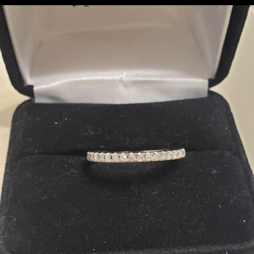 10k gold real diamond anniversary band - Picture 7 of 9